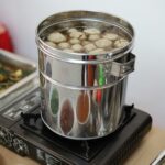Ile kalorii ma sos czosnkowy z pizzerii na 100 g?